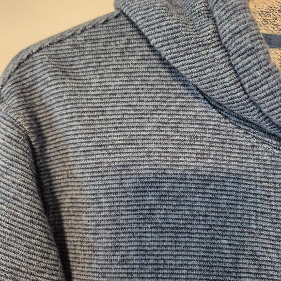 Patagonia Blue Hoodie Size Medium - Picture 4 of 13